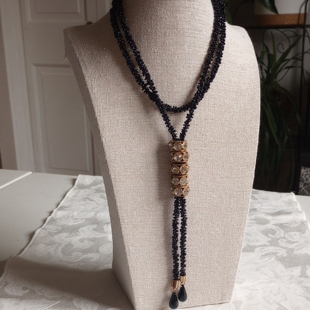 Elegant Black and Gold Necklace